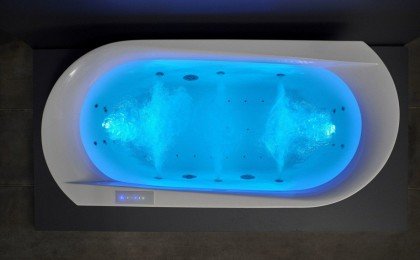 Aquatica Purescape 107 Wht HydroRelax Jetted Bathtub 220 240V 50 60Hz USA International 05 (web)